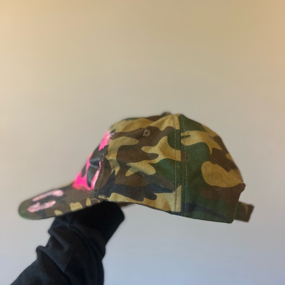 “Pussy” hat by THESEPINKLIPS - Picture 2 of 3